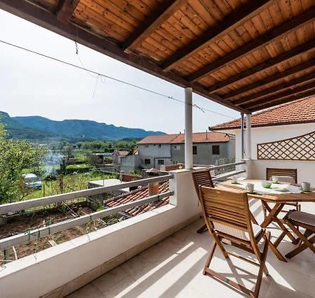 Apartments Lima Lazaneo Jelsa  Ngoại thất bức ảnh