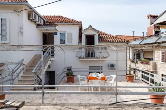 Apartments Lima Lazaneo Jelsa  Ngoại thất bức ảnh
