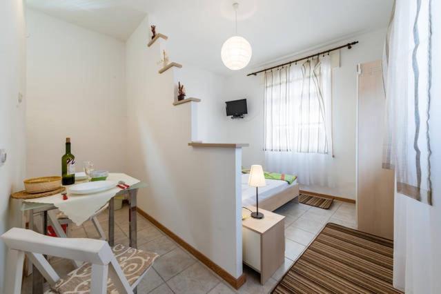 Apartments Lima Lazaneo Jelsa  Ngoại thất bức ảnh