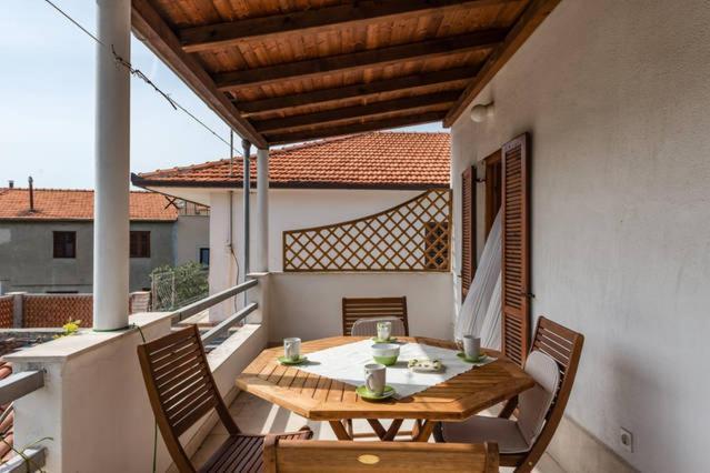 Apartments Lima Lazaneo Jelsa  Ngoại thất bức ảnh