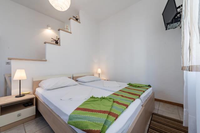 Apartments Lima Lazaneo Jelsa  Ngoại thất bức ảnh
