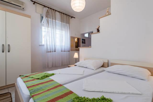 Apartments Lima Lazaneo Jelsa  Ngoại thất bức ảnh