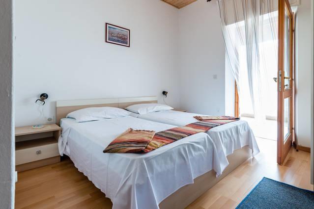 Apartments Lima Lazaneo Jelsa  Ngoại thất bức ảnh